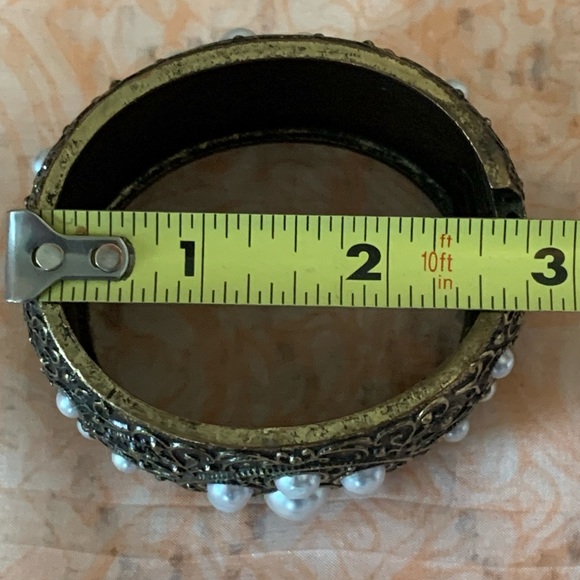 🛍️SALE🛍️ Antiqued Gold Hinged Bangle Bracelet - Picture 10 of 10